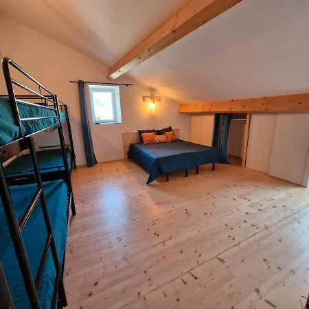 Camin'hôtes Drôme Soleil Couchant Ferienhaus *